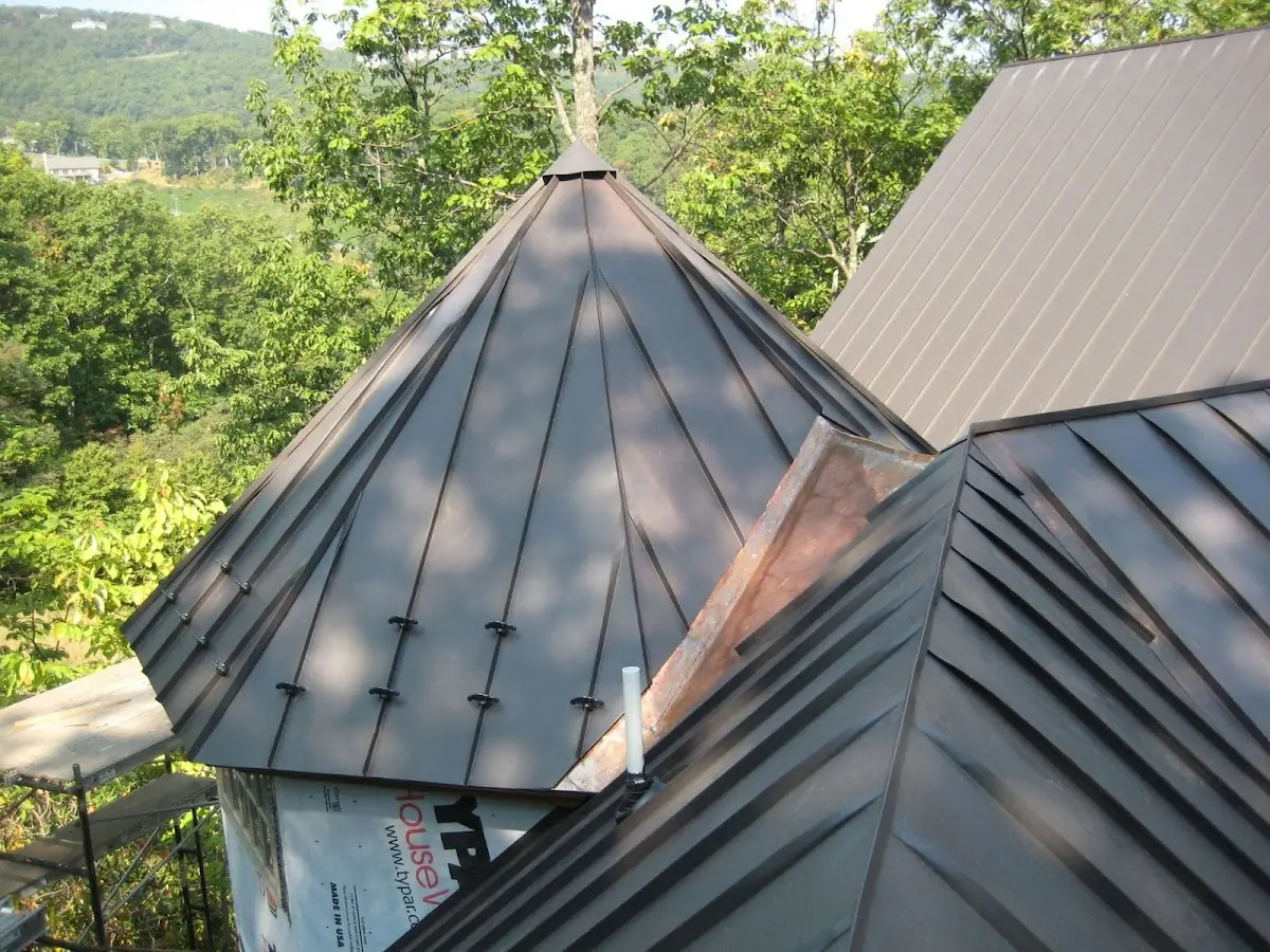 Professional Roof Tarp Installation by Craftsman Roofing in Readingsburg